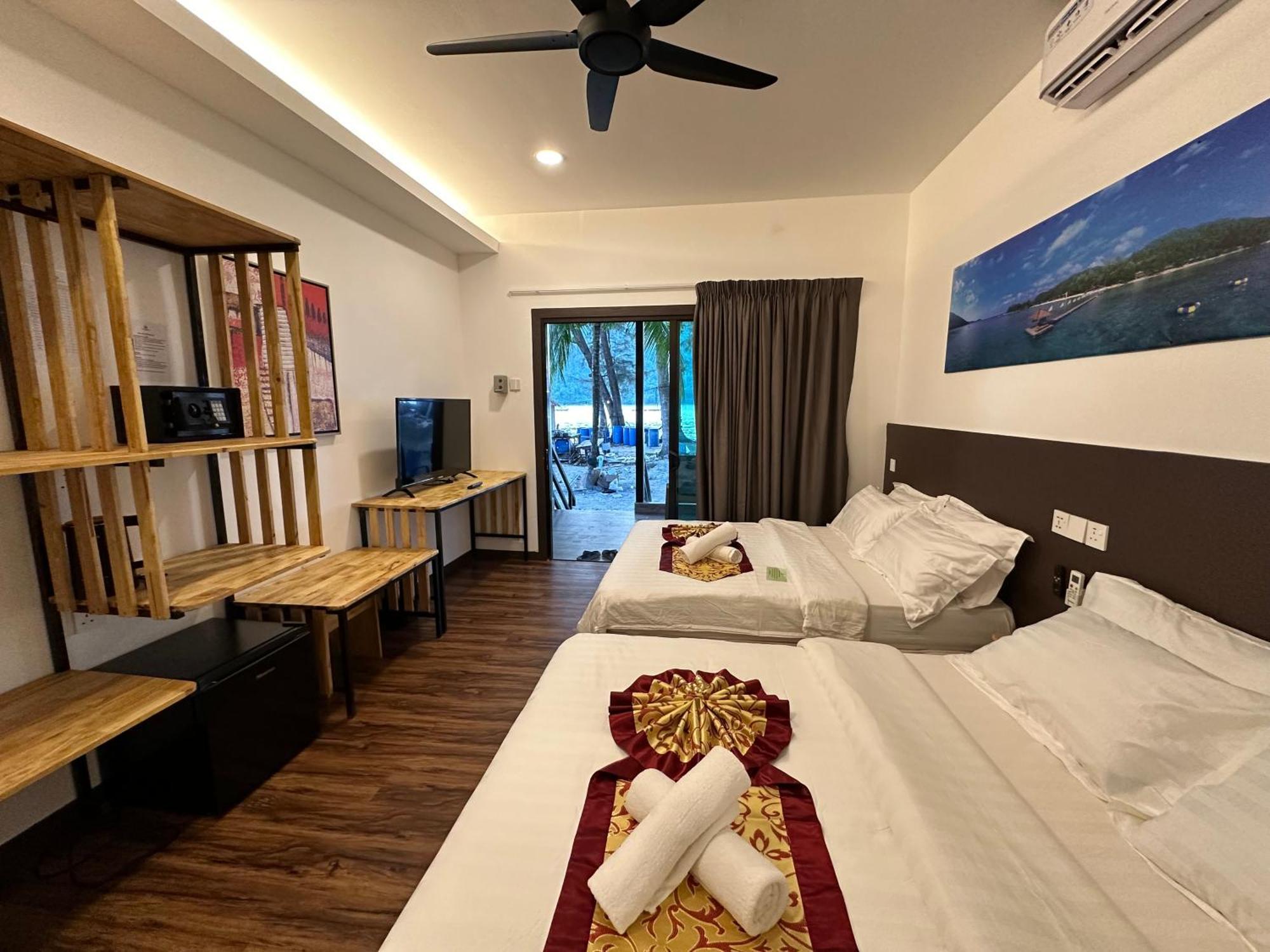 The Barat Perhentian * Kampong Pasir Hantu