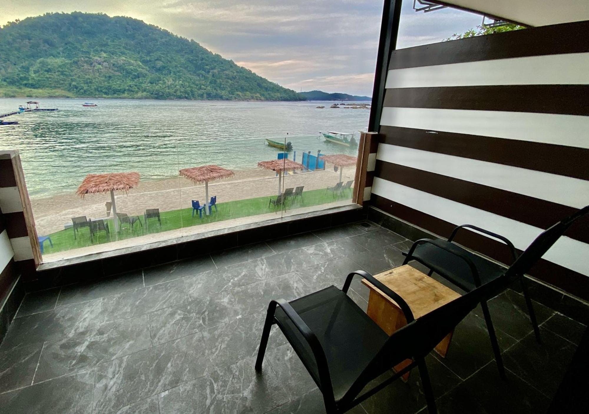 The Barat Perhentian * Kampong Pasir Hantu