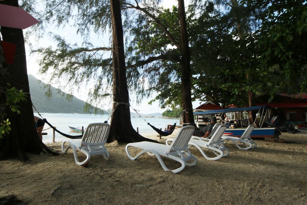 The Barat Perhentian * Kampong Pasir Hantu
